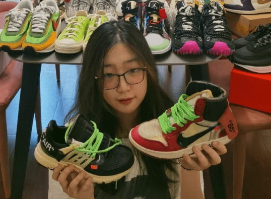 16岁女儿送聂卫平父亲节礼物,价格1649元,自曝正在恋爱中!_聂云菲