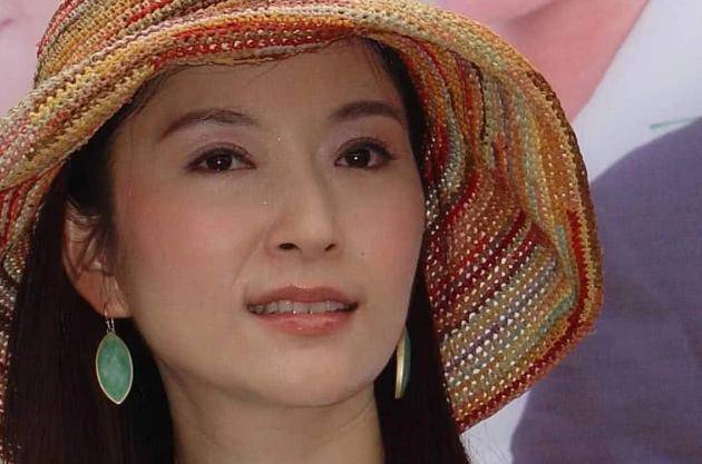 两人因戏生情,郎才女貌,外界也是十分的看好.