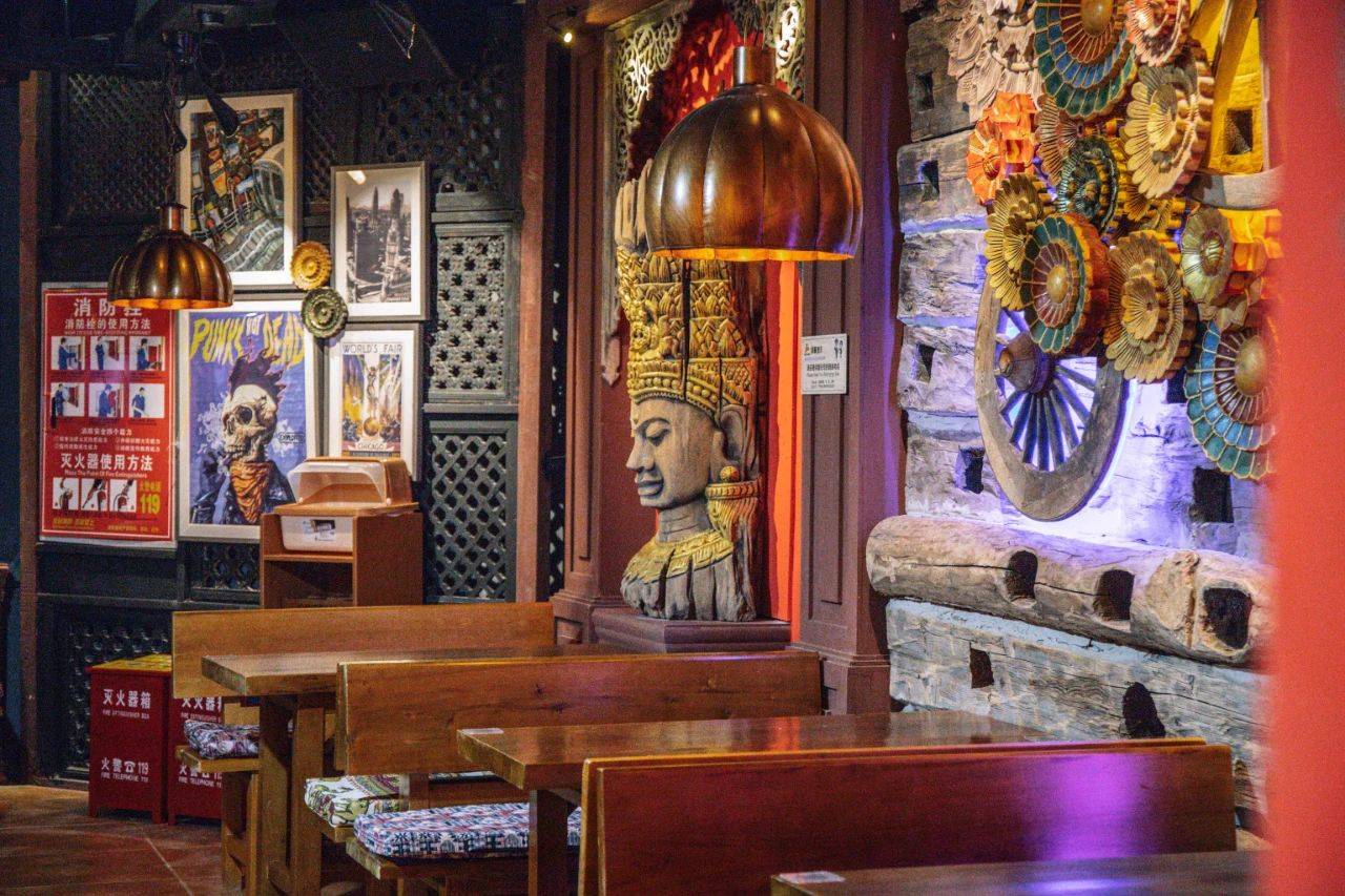 整整7天火了5840天的helens小酒馆壕气请你喝酒重庆年轻人都赶来了