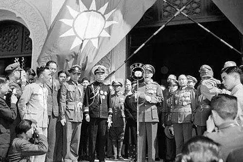 李宗仁想撤到海南蒋介石为什么不同意非要撤退到台湾