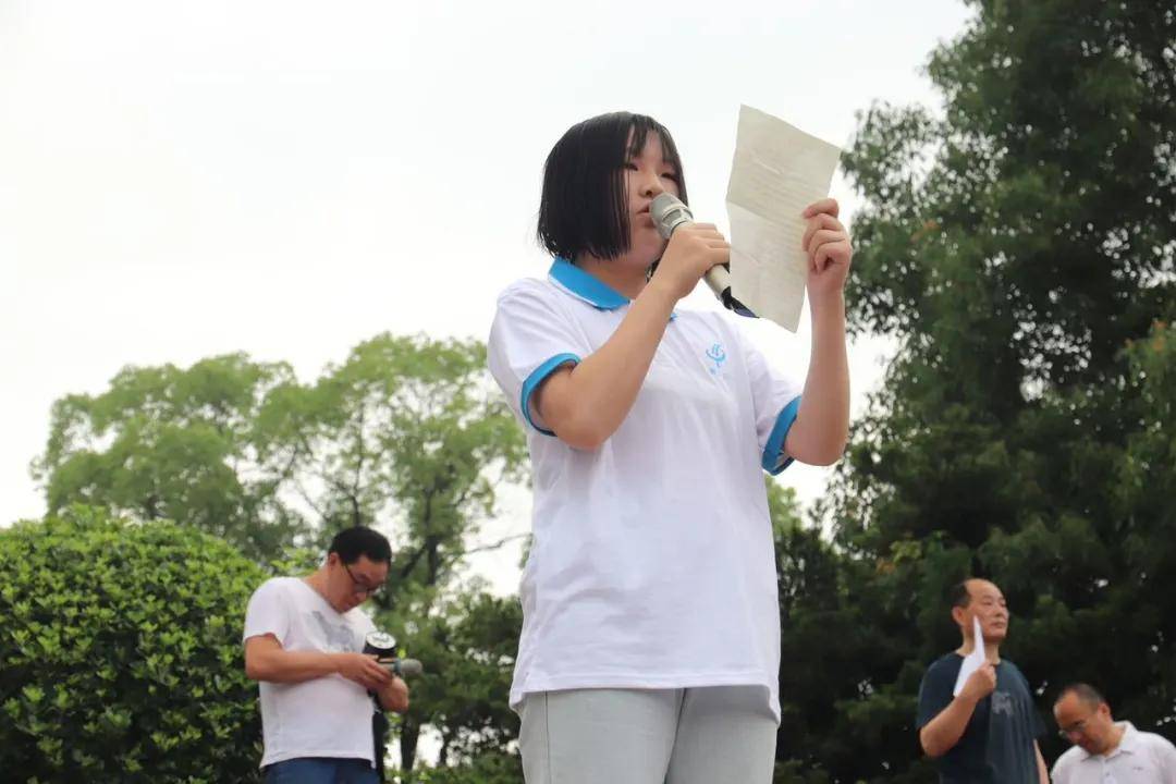 以奖促学 助力学考—湘乡四中高二年级举行模拟考试表彰大会