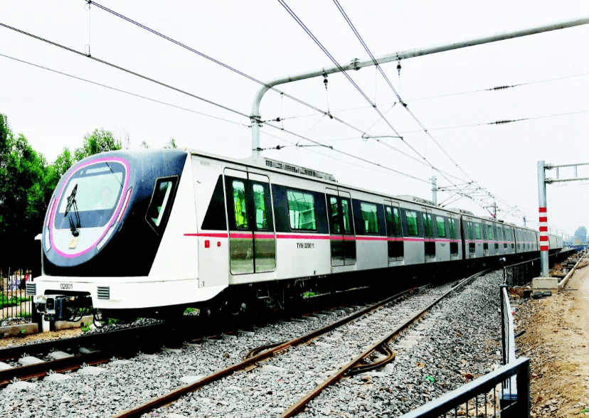 確保如期通車運行太原地鐵2號線首列地鐵正在緊張調試