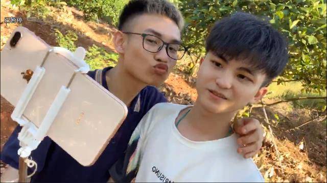 原创虎牙发起父亲节助农活动主播六尾做公益为家乡直播带货