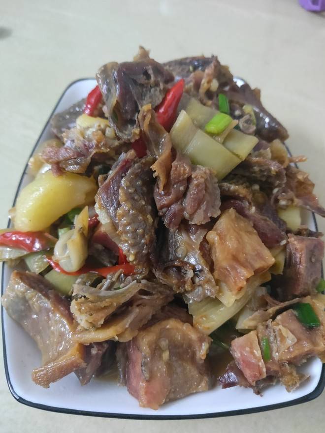 「腊鸡炒湖南白辣椒」名门泽佳:朴实无华脆香下饭扎扎实实的湘菜