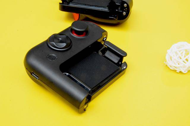 创新组合式设计,按键手感全面升级——北通g2游戏手柄测评