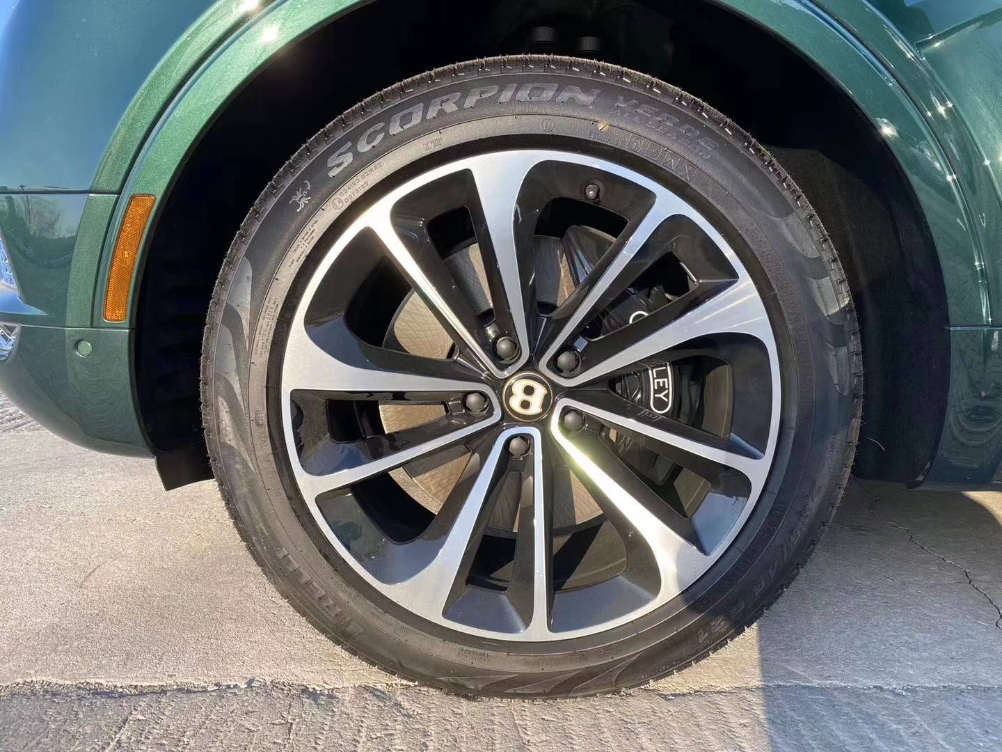 2020款宾利添越豪车里的奢侈品