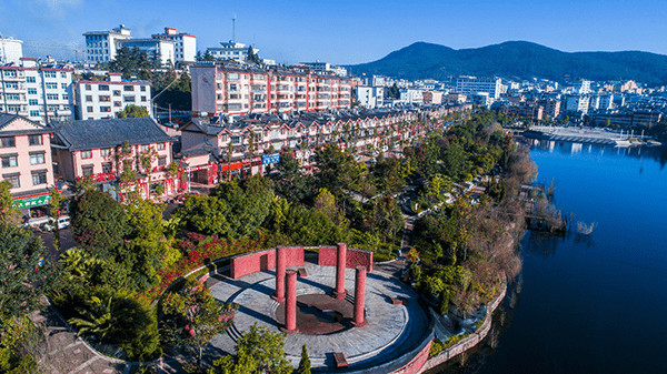 双柏县举办"彩云读书会"暨"品查姆文化,论双柏发展"活动