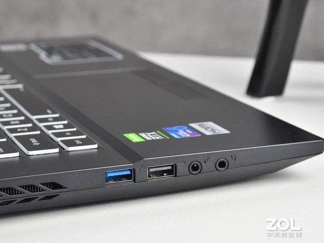 神舟g8-cu7nk的接口分布在左,右以及后侧,左侧拥有一个usb3.