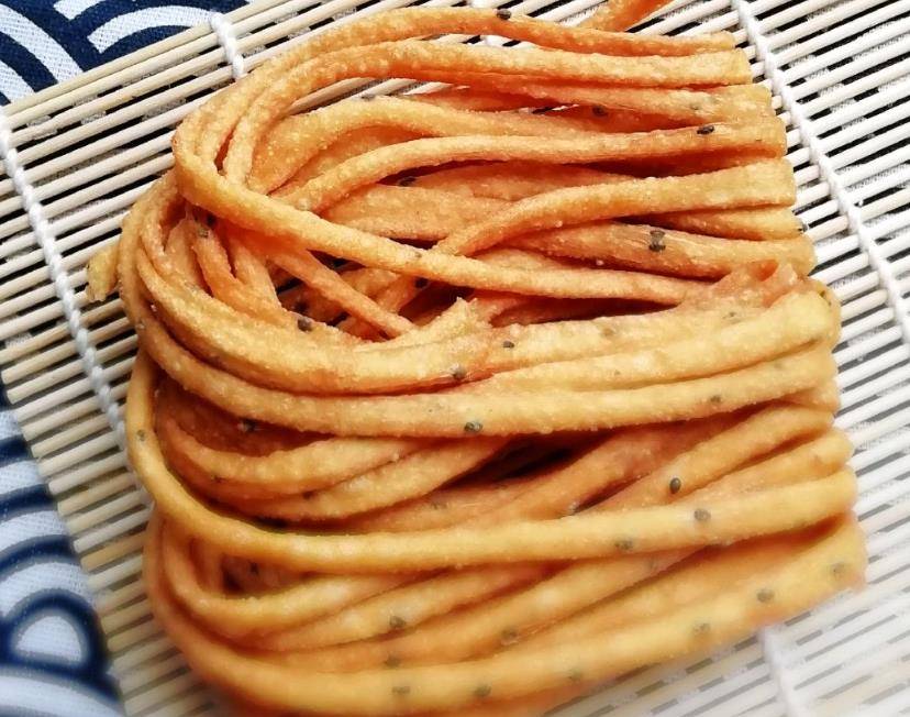 炸馓子好吃有技巧,掌握一个要点,特别有韧性不会断,香甜酥脆