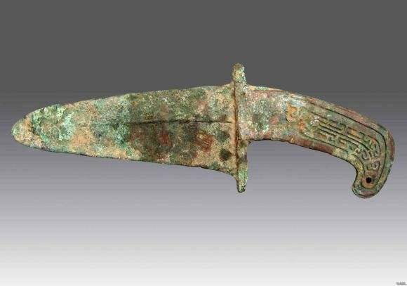 爰剑的曾孙叫忍,当时秦献公继位,他效仿秦穆公对戎,狄部族用兵,忍的