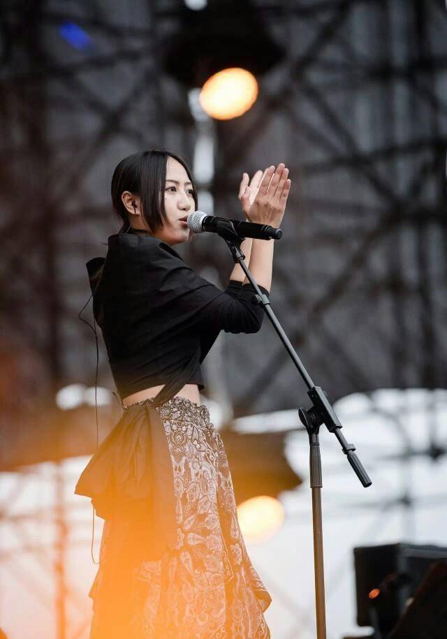 歌坛最特殊的存在,不签公司不雇经纪人,网曝将会加盟《歌手》?_陈粒