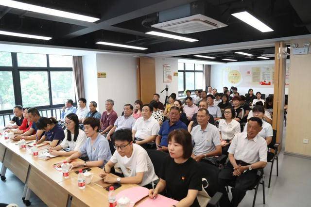 萧山区关工委常务副主任叶永浩,区委组织部副部长,区老干部局局长,区