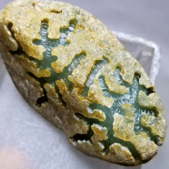 翡翠干货一翡翠原石开窗的套路你知道吗