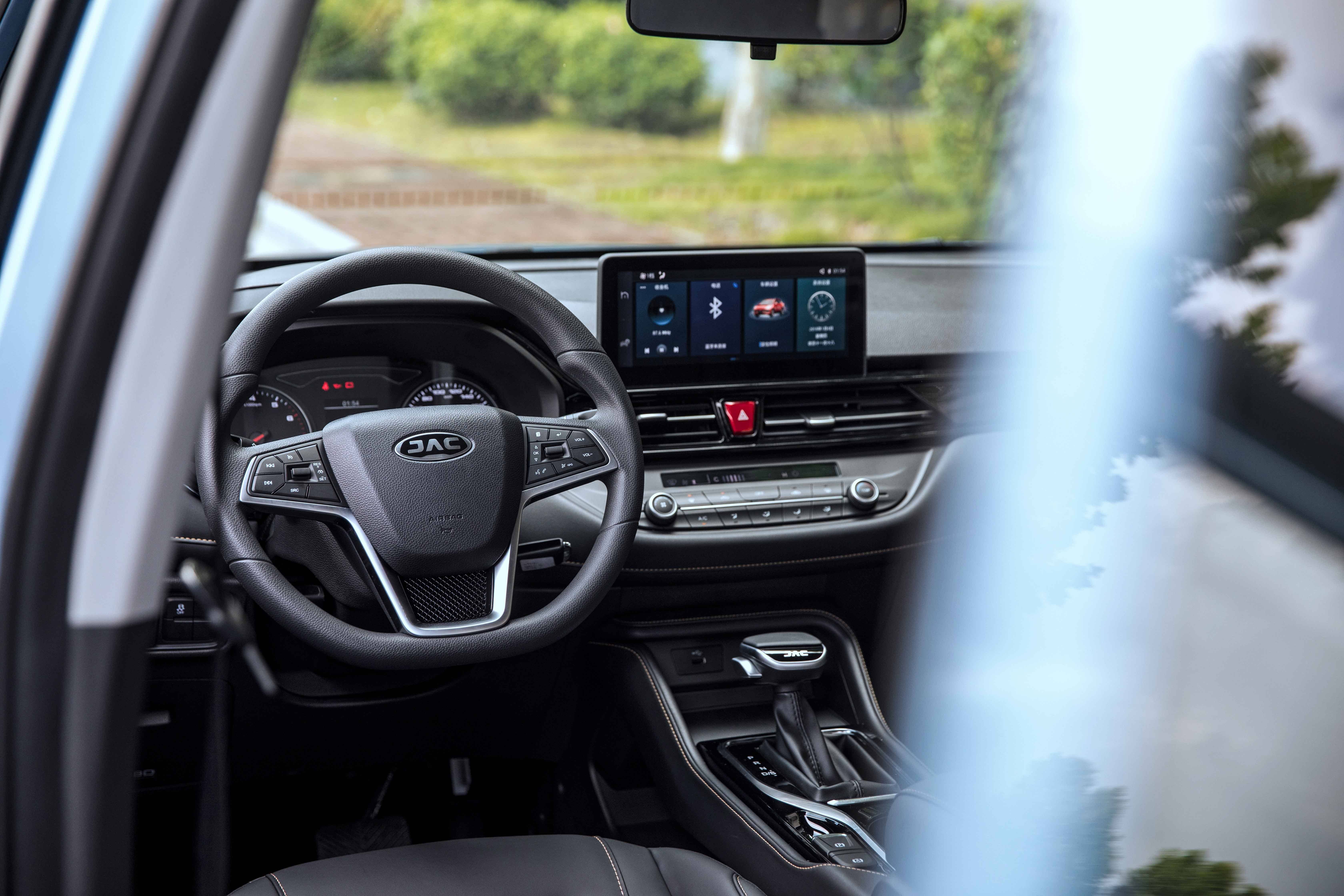 江淮嘉悦x4售7.28万元起!