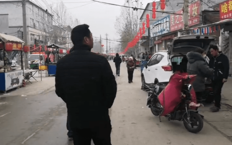 今天的惠济桥村,不仅是众多"郑漂"聚集的新据点,也因此成了众多小商