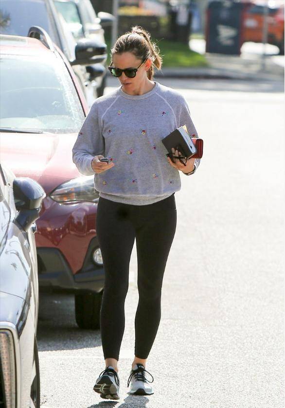 瑜伽裤"走"出了健身房,与时尚相结合,轻松凹出时尚范儿_印花