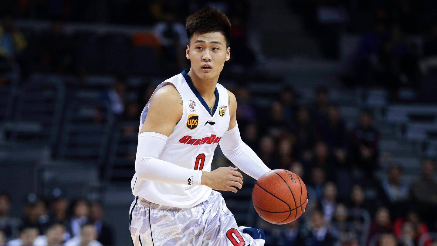 身高1米94,中国职业篮球运动员,司职后卫,效力于cba广东宏远篮球