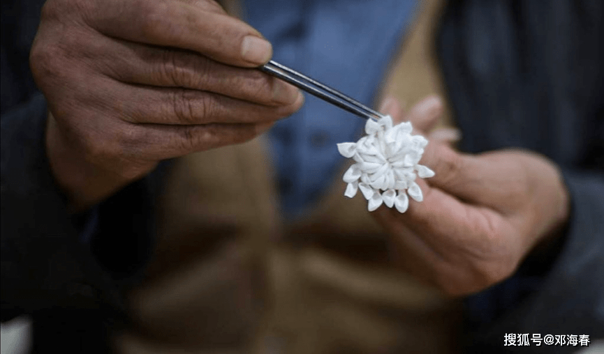 原创清朝皇后佩戴的通草花全国仅剩一位八旬老翁会做技艺面临失传