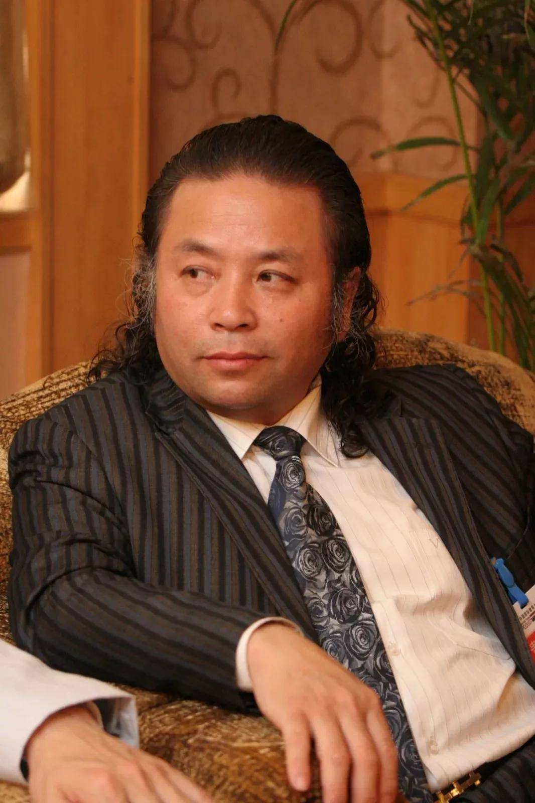 动漫艺术家陈功了先生作为评审专家为首届海外华裔青少年绘画比赛评奖