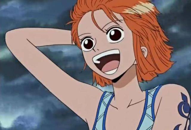 娜美两年前是短发,整体的气质偏活泼爽朗.