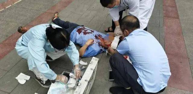 图片来源:封面新闻民法典守护"头顶安全"高空抛(坠)物伤人行为令人防