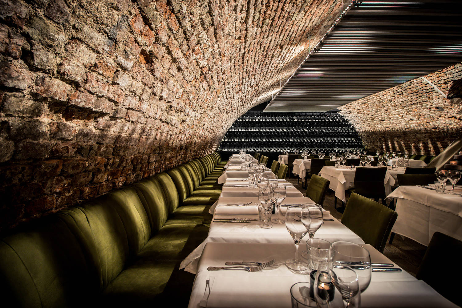 感受意大利的浪漫,别出心裁的酒窖餐厅设计