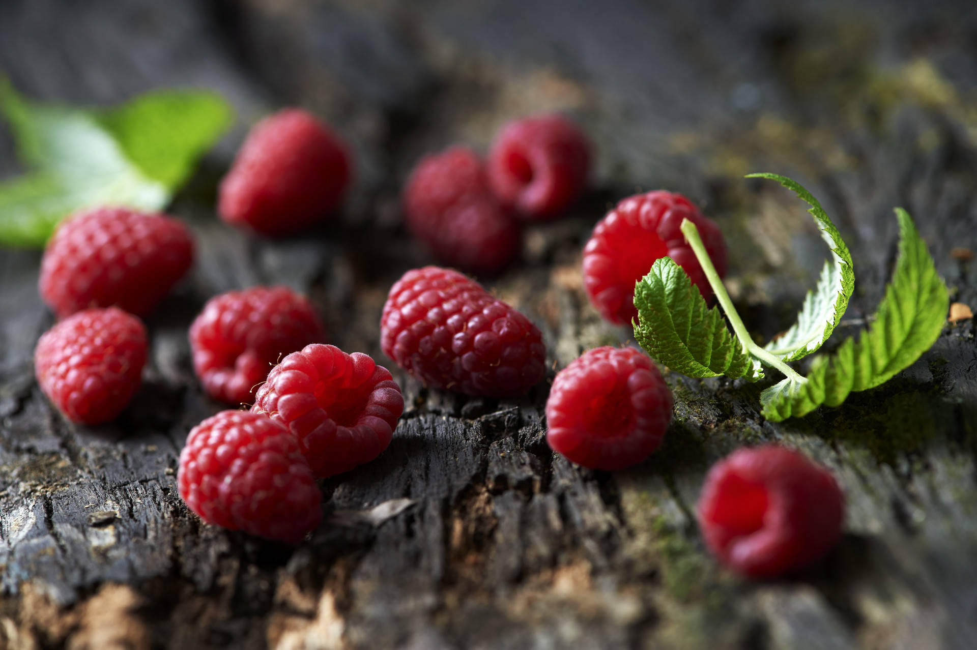这种红彤彤的小巧水果,软化血管的同时还能减肥,不来一点儿?