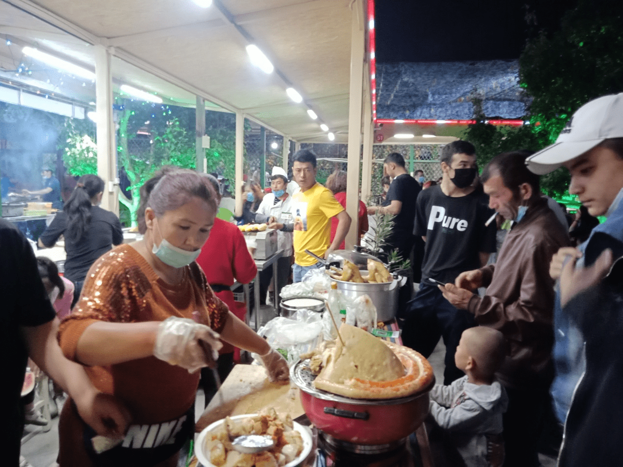 精準扶貧 惠民增收--庫爾勒阿瓦提鄉小蘭幹村美食夜市點燃村民致富