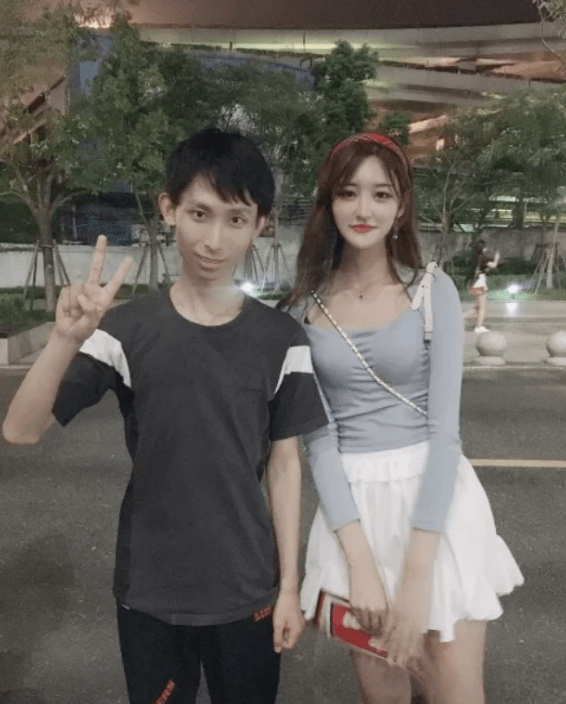 粉丝突破900万,为了回馈粉丝,梦泪携手兮兮带飞小朋友!