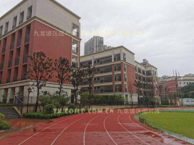 齐全的功能室……随着三期扩建工程完成,重庆市六十五中学师生在焕然