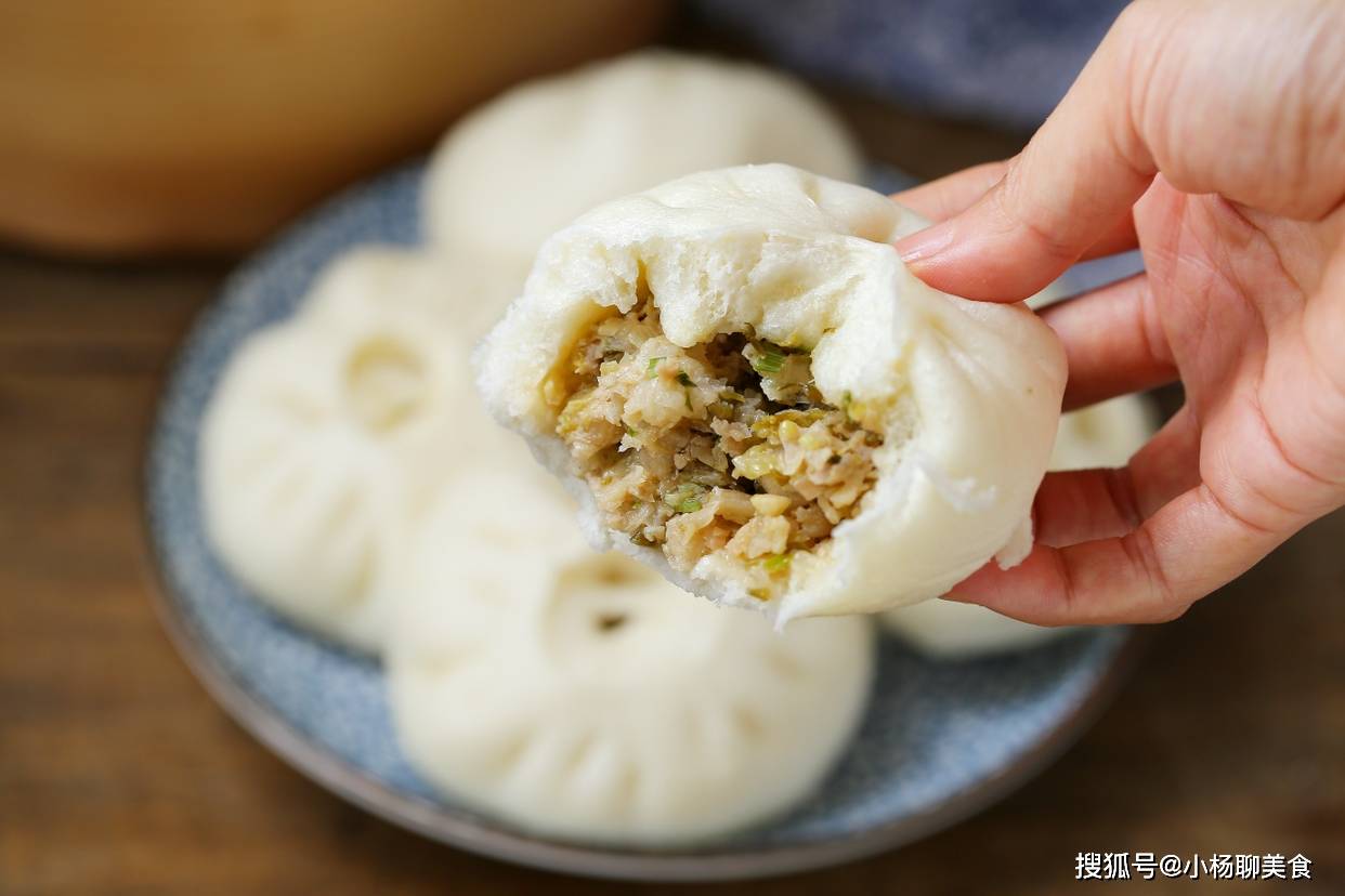用东北特色菜蒸包子,味道倍儿鲜美,老公自己就能吃一屉,真服了_面团