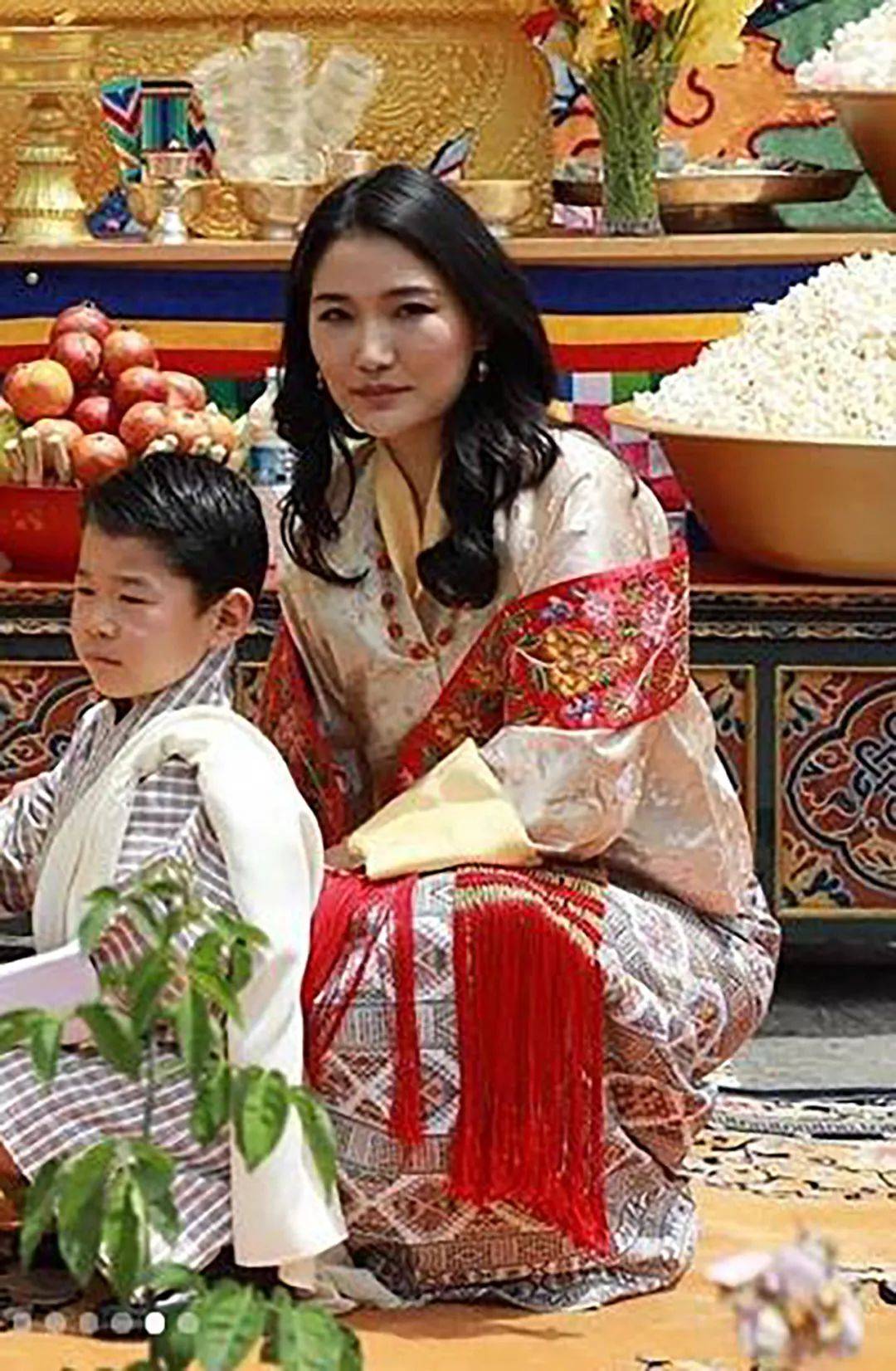 旺楚克国王不会和吉增·佩玛王后说一句贴心话佩玛王后对丈夫也不抱