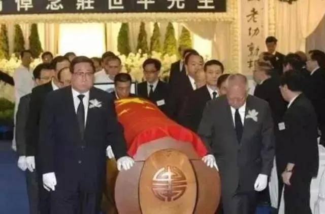 1949年12月14日这位潮汕人在香港升起第一面五星红旗