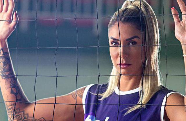 她是巴西女排颜值担当,被称作"奶塔",最喜欢跟壮男恋爱