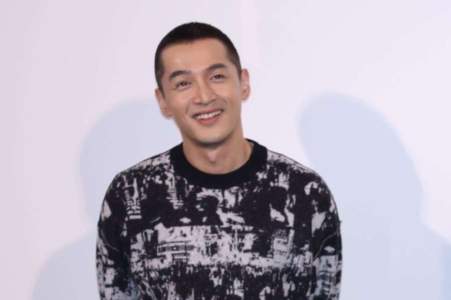 原创都说"寸头"最检验颜值?胡歌,热巴还好,看到王俊凯后:厉害了