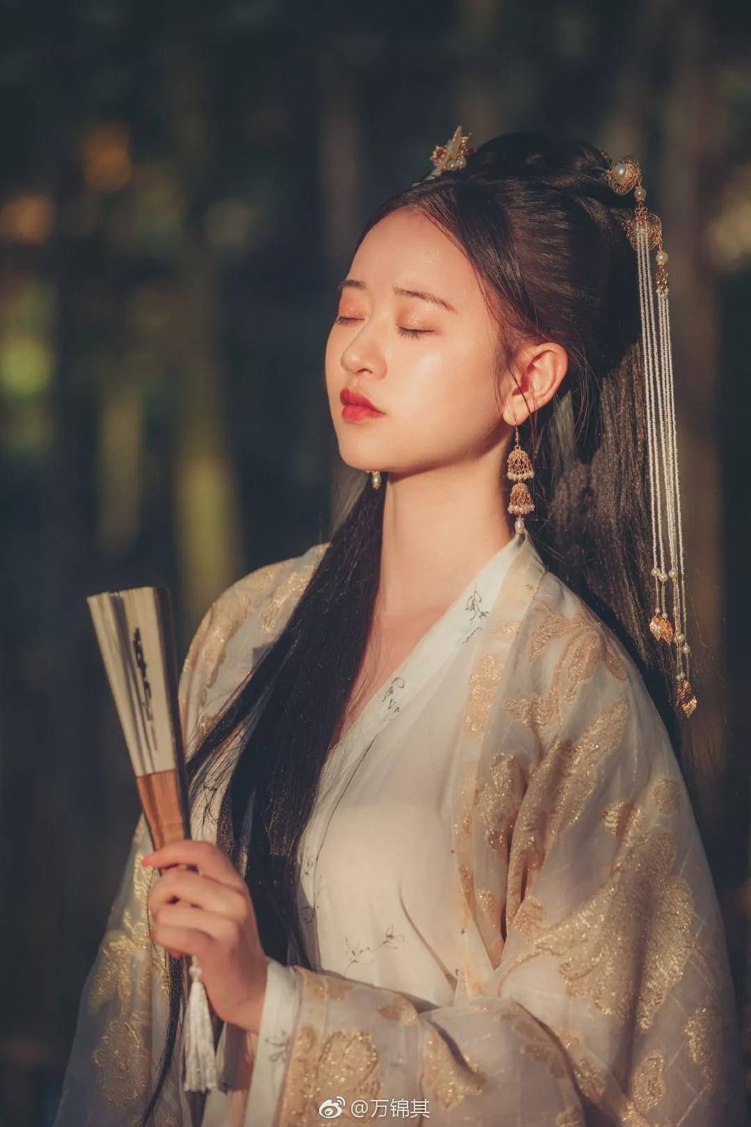 汉服小仙女: 比翼齐飞诗中行