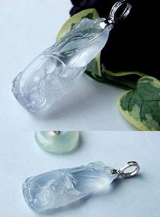 玻璃种翡翠玉最大的特点是透明度最高,几乎到了全透明! 玻璃种翡翠玉最大的特点是透明度最高,几乎到了全透明!