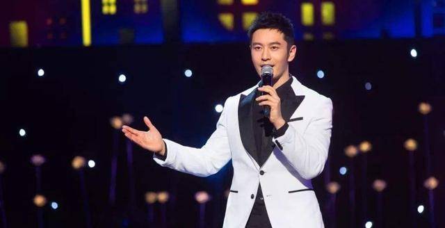 《中餐厅》官宣:张亮回归,官方顶置李浩菲微博,把赵丽颖放哪?_黄晓明