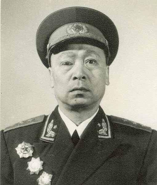 他是红四方面军政治部主任,解放后授上将,一直任副职,他是谁?