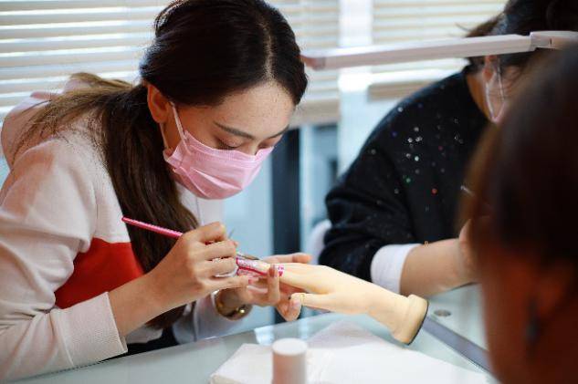 美甲店主una:中国美业未来,在每一个美甲师的手中_日本