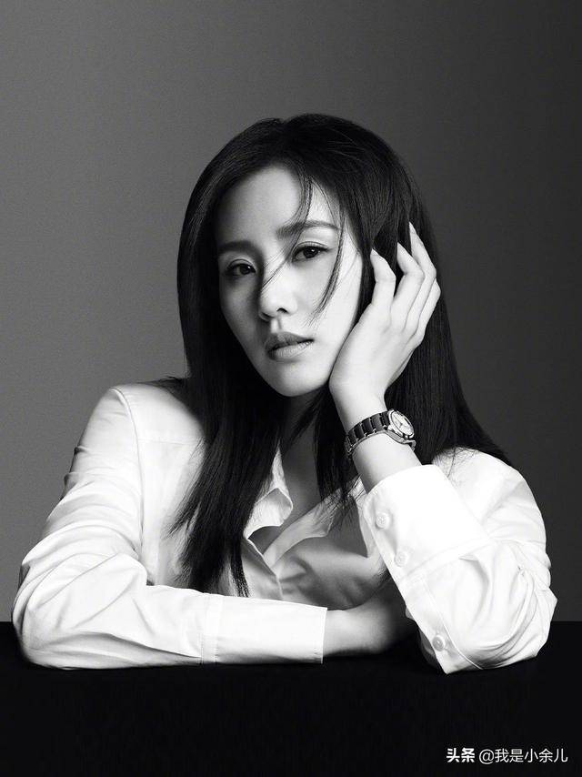 刘诗诗黑白时装大片展现优雅大方一面嫁给吴奇隆谁也离不开谁