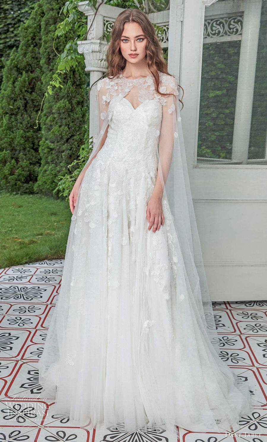 first look: dany tabet 2021"emerge"秋季婚纱 以海为灵感的虚幻元素
