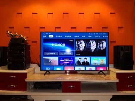 x1系统提供了丰富的内容,通过聚合平台的方式将腾讯极光tv,优酷,酷喵