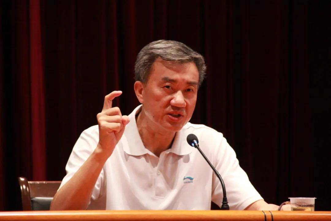 武汉大学副校长周叶中教授莅临我校指导工作