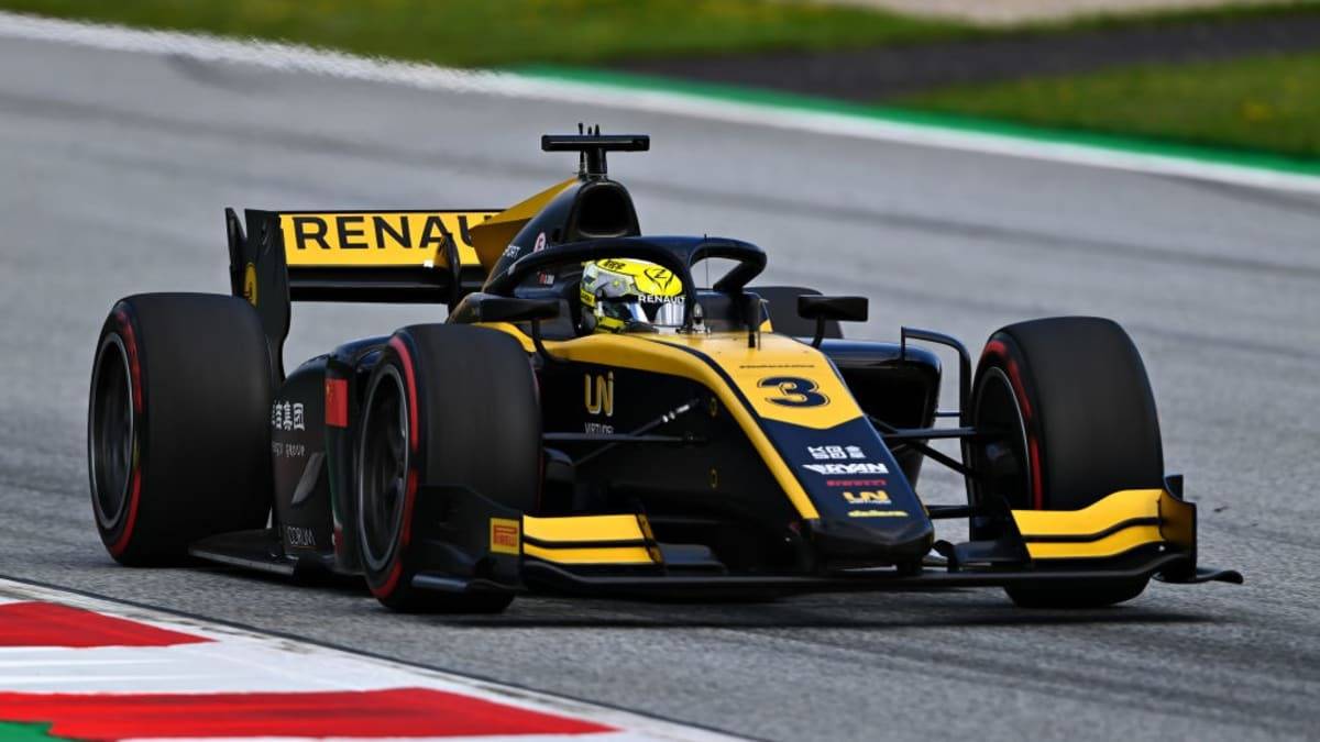 周冠宇力压舒马赫之子夺f2赛季揭幕站杆位