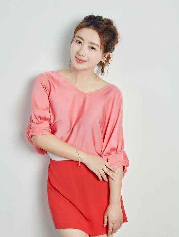 为爱情拒绝琼瑶,却以离婚收场,今嫁给小6岁老公,成隐形富婆_李佳璘