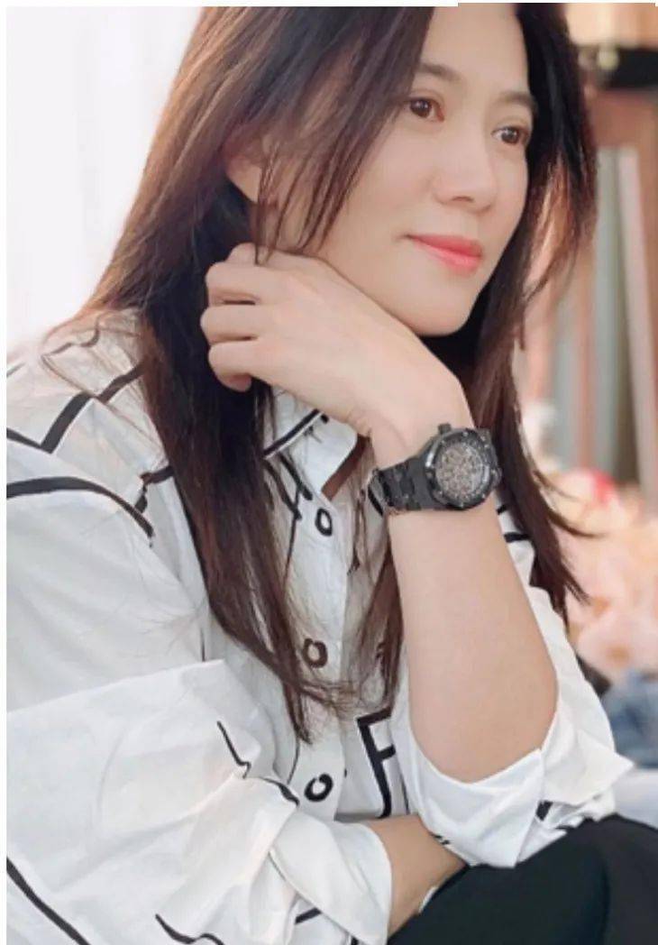 包袋:hermes kelly audemars piguet 前两天靓靓姐在演绎fendi新款