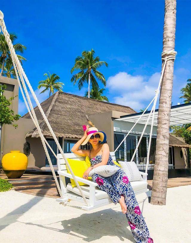 原创刘嘉玲是真厉害!54岁潜水皮肤白到发光,原来运动才是减龄的秘诀