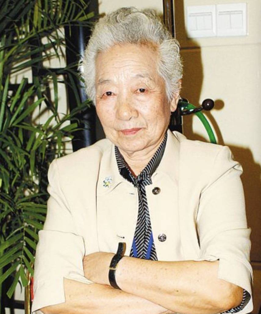 斯人已逝,于蓝老师的事迹被后人所敬仰,是我们晚辈学习的楷模,望于蓝