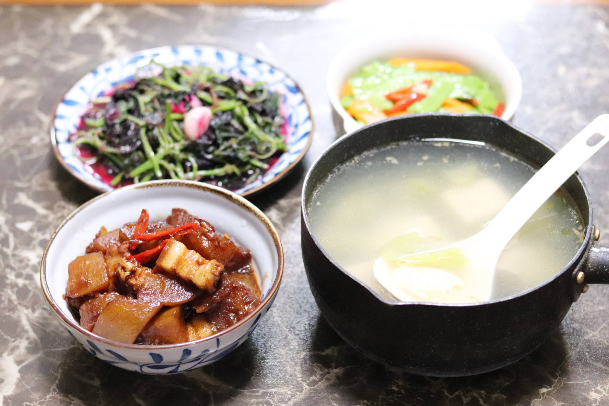 原创4口之家的晚餐,都是家常菜,清淡不失营养,有人说抠门有人向往